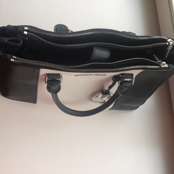 BLACK & WHITE MICHAEL KORS TOTE - Picture 3 of 4